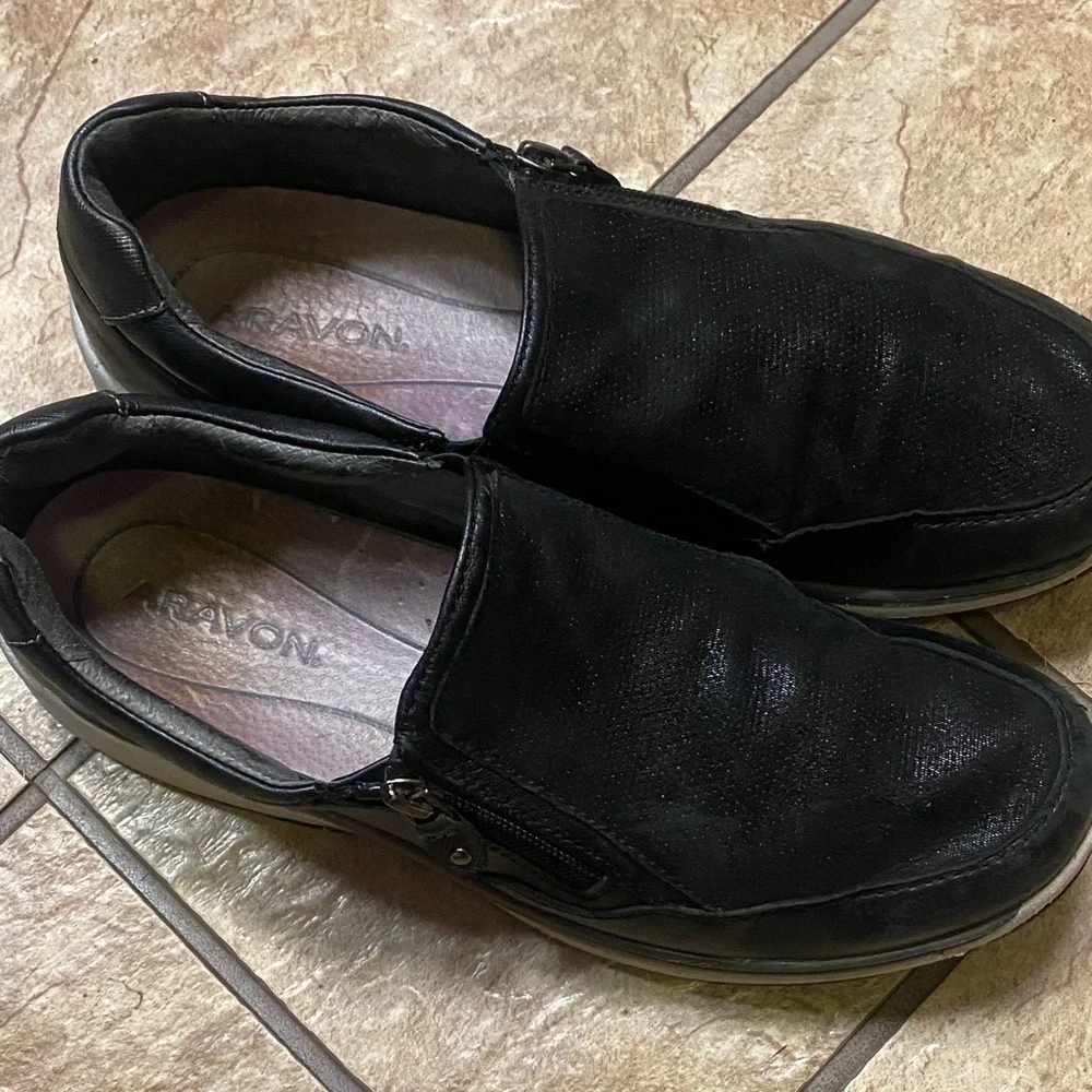 Aravon Women’s 9.5 Black Leather Slip-On Loafers